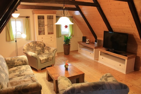 Obere Ferienwohnung – Wohnstube mit Couchecke