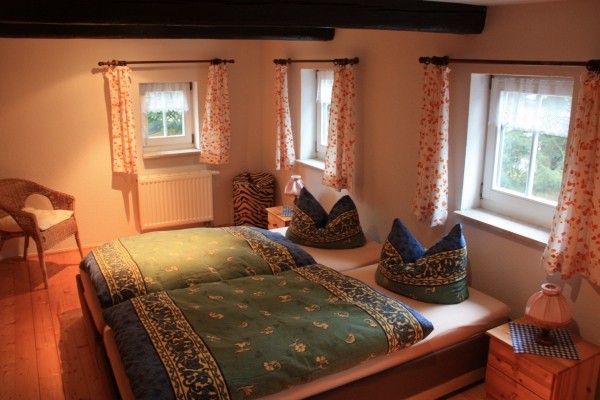 Untere Ferienwohnung – Schlafzimmer 2 mit Doppelbett