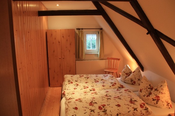 Obere Ferienwohnung – Schlafraum mit Doppelbett
